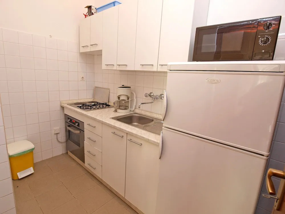 Apartment 894