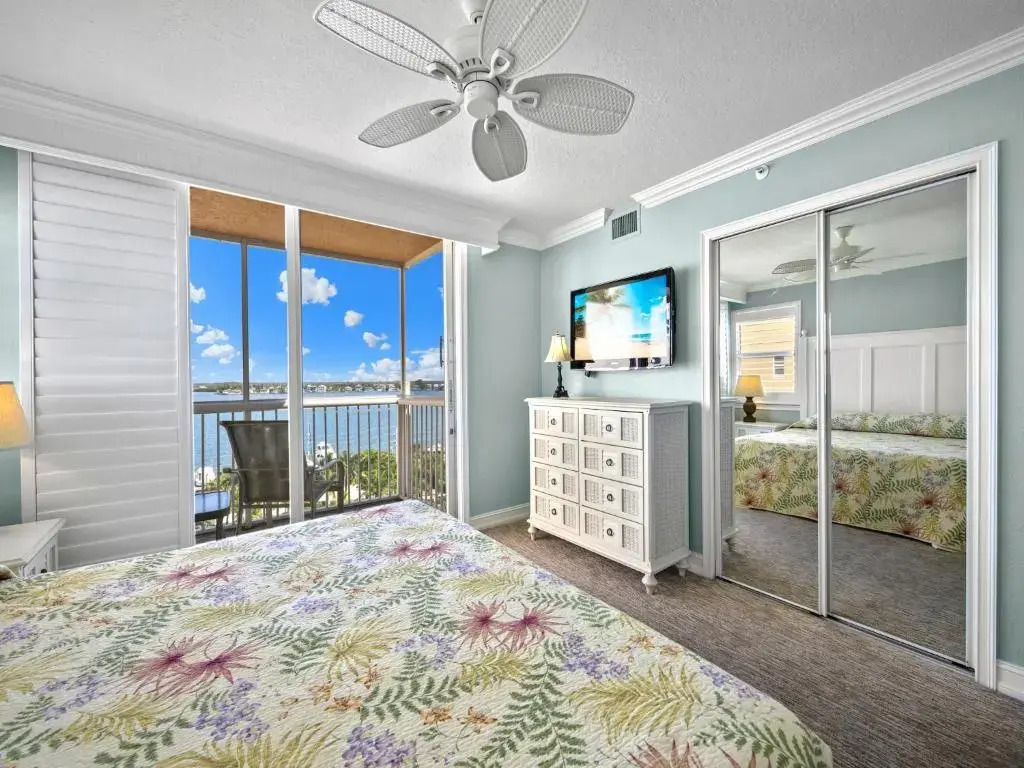 Estero Island Beach Villas 706, 2 BR, Penthouse, Gulf Front, Pool, Sleeps 6