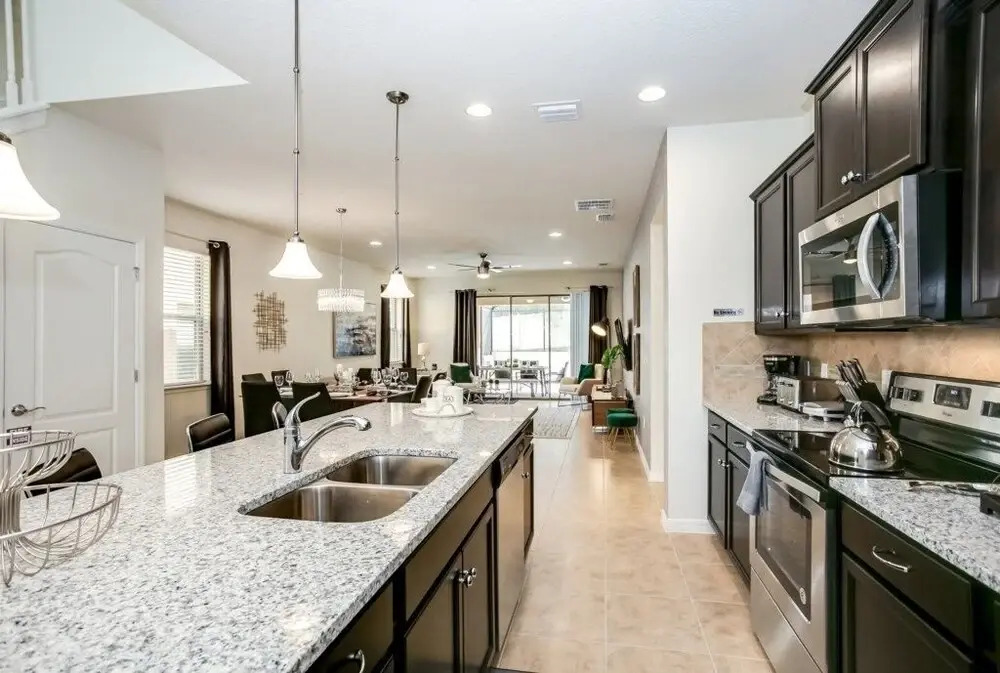 Saltwater Pool Private Pool Luxury Home! 6 Bedroom Home by RedAwning