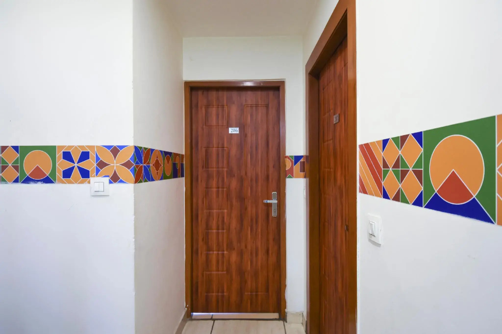 Capital O 69427 Hotel Golden Palm