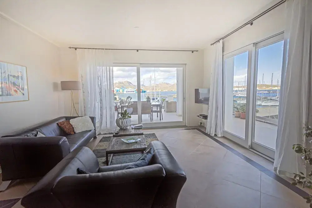 Apartment With Terrace for 4 People