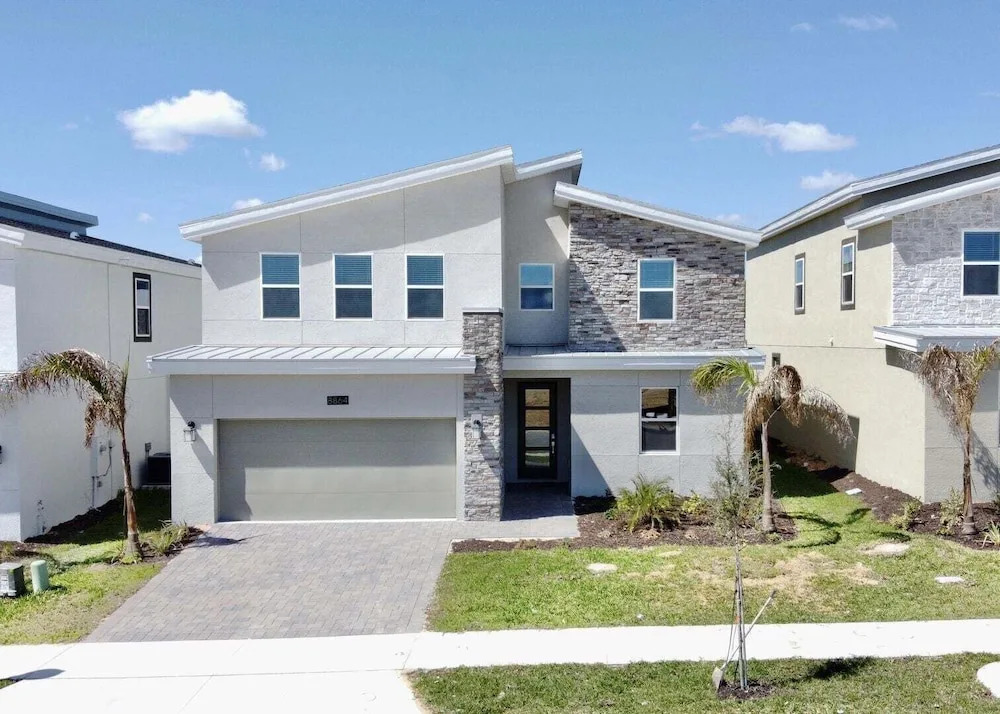 Modern Oasis Near Shopping n Golf Course w Pool
