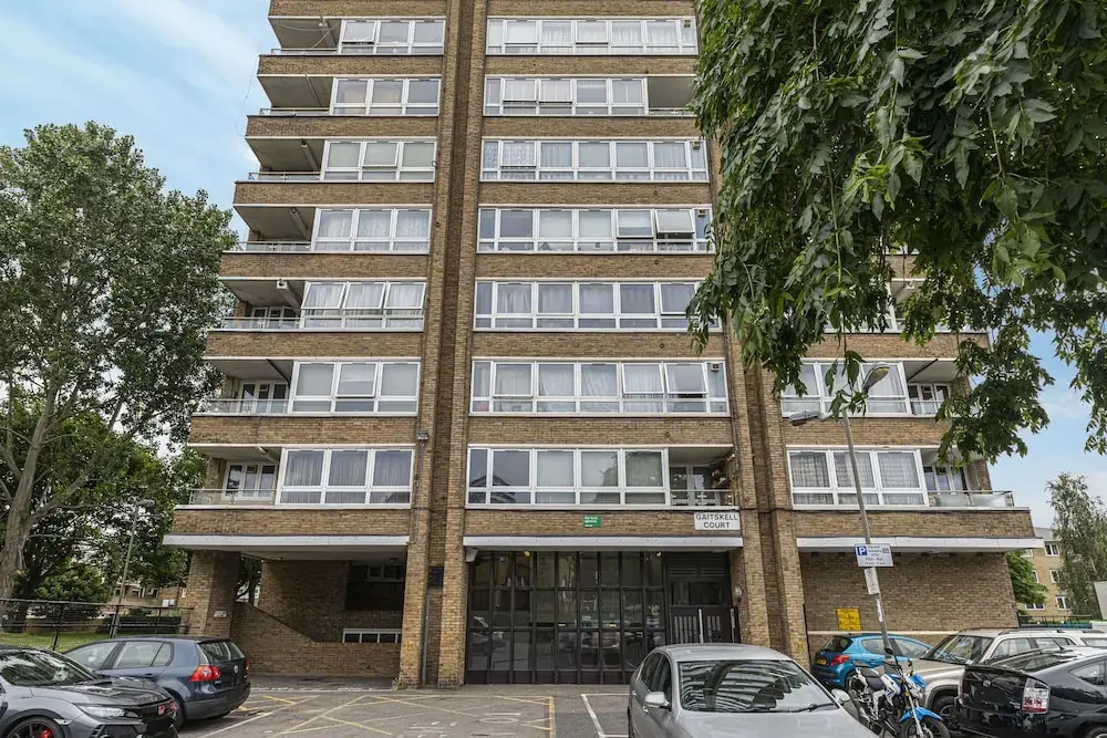 Bright 2 BR Battersea Flat With Great Location