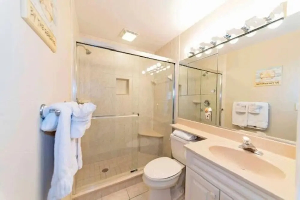 Jamaica Royale - 302 - 2 Br Condo