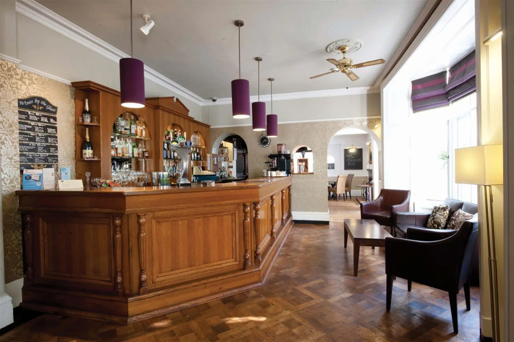 Cross Lanes Hotel