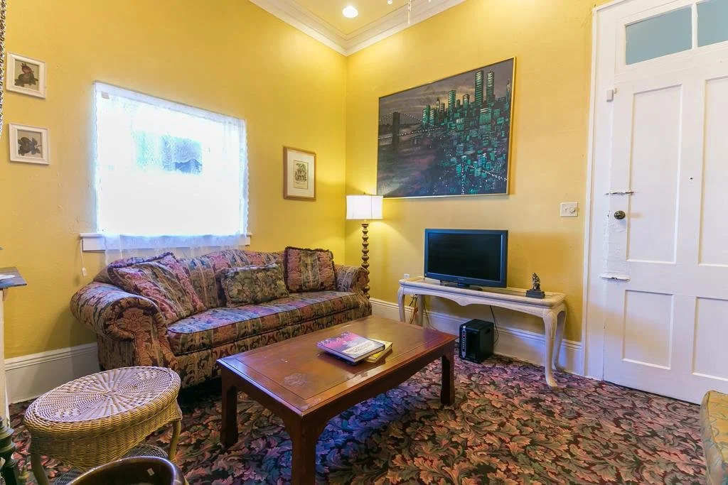 Mag's 940 Guest House