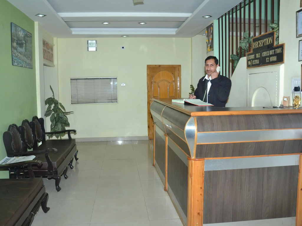 Hotel Amit - 5 Mins Drive to Airport