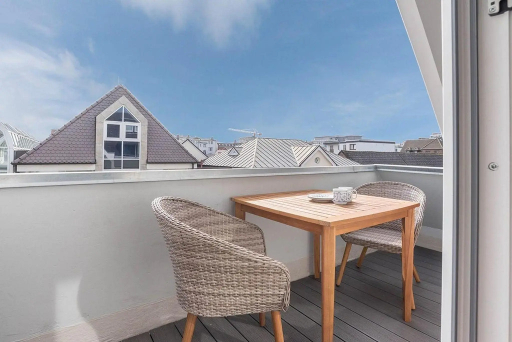 Hochwertig möblierte 2-Zimmer-Wohnung mit Balkon