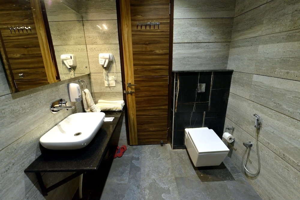 Oyo 11367 Hotel Yellow