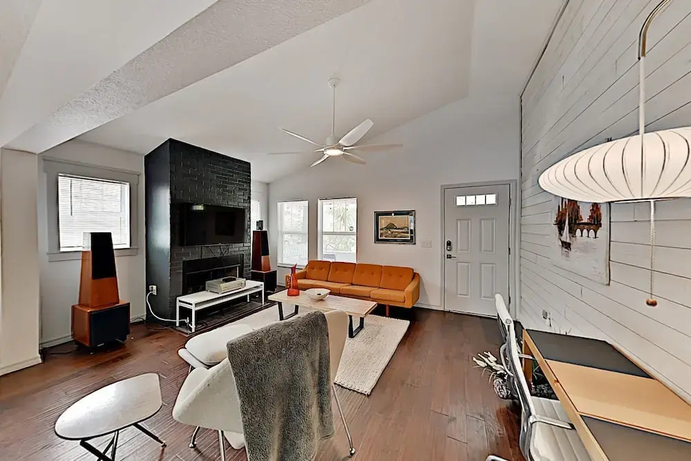 305whaya 3 Bedroom Home
