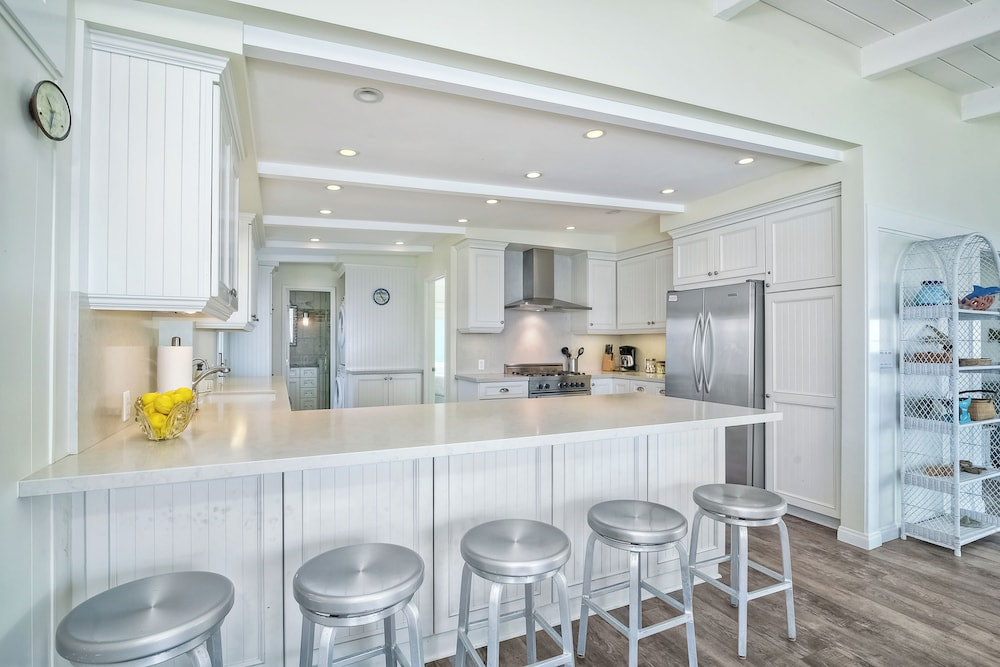 5185 Shore Drive