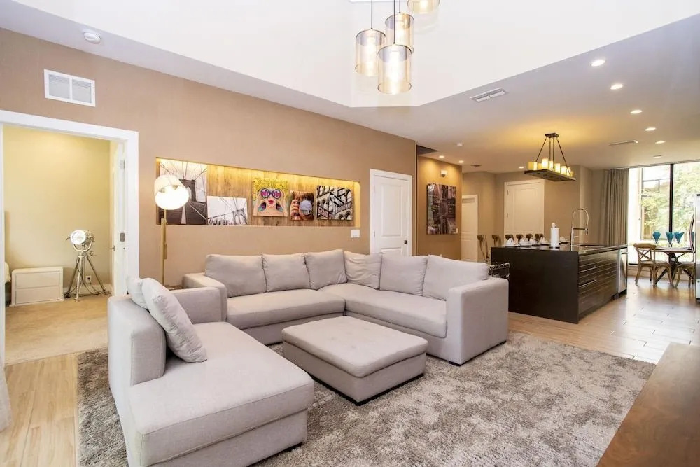 Gorgeous 4Bd Close to Disney @ Magic Village 7581