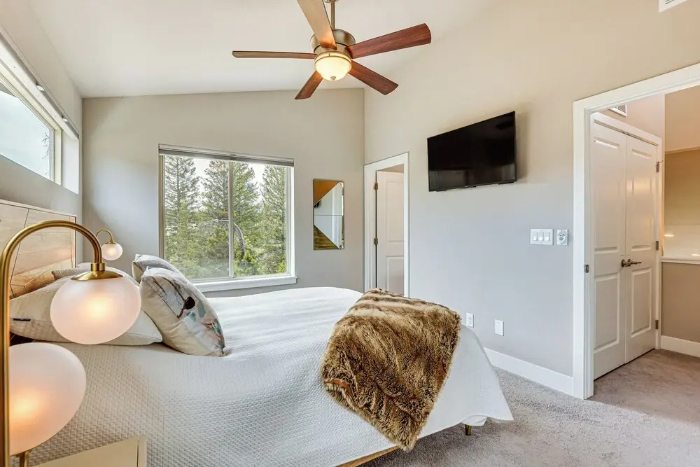 Walk to Dtwn: Fraser Retreat w/ Hot Tub & Views!