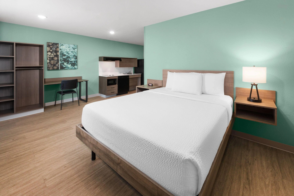 ECHO Suites Extended Stay by Wyndham Houston Pasadena Fwy Pl