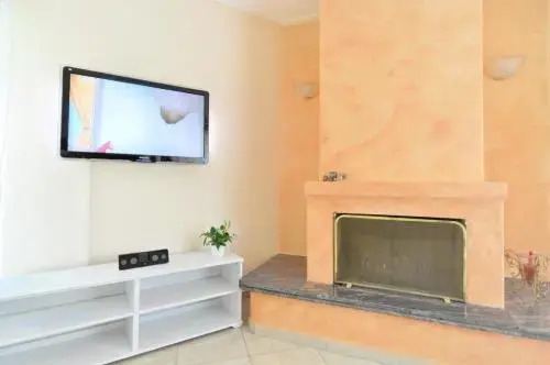 Kosta's Family House