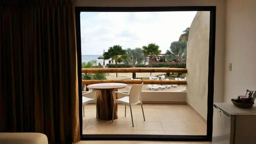 Baja Montañita Beach Resort