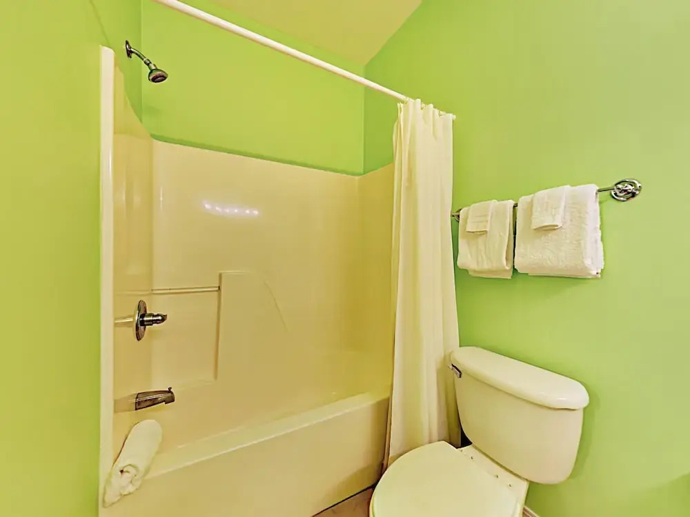 Coastal Oasis Near Beach W/ Pool, Grill & Pond 3 Bedroom Condo