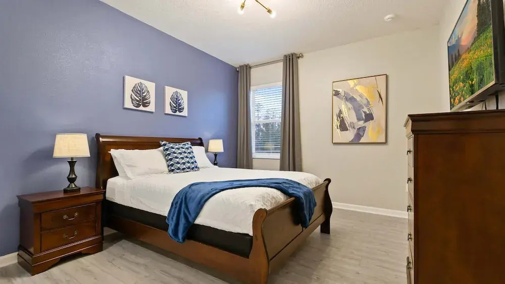 Opulent Retreat, Pool & Lake View, Near Parks