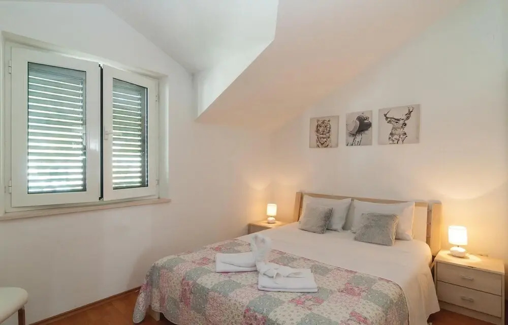 Nice Apartment in Selca With 2 Bedrooms and Wifi
