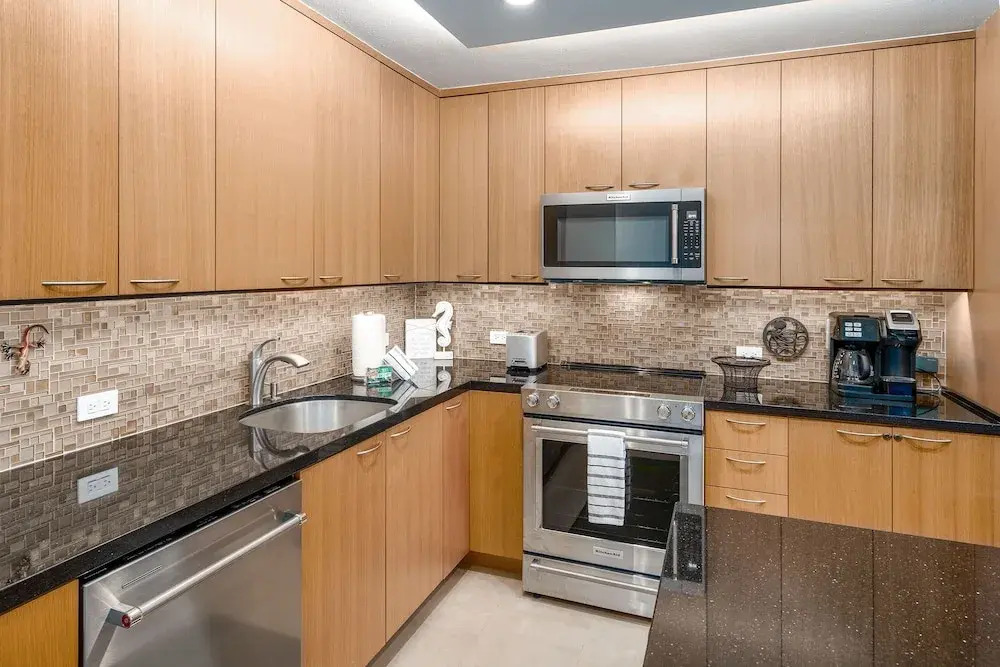 Kamaole Sands 1-307 - Prime Location, Stunning Renovation, Large Lanai, New AC