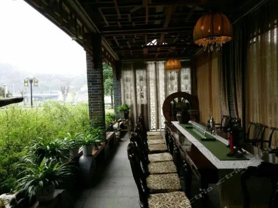 Mingshilou Hotel