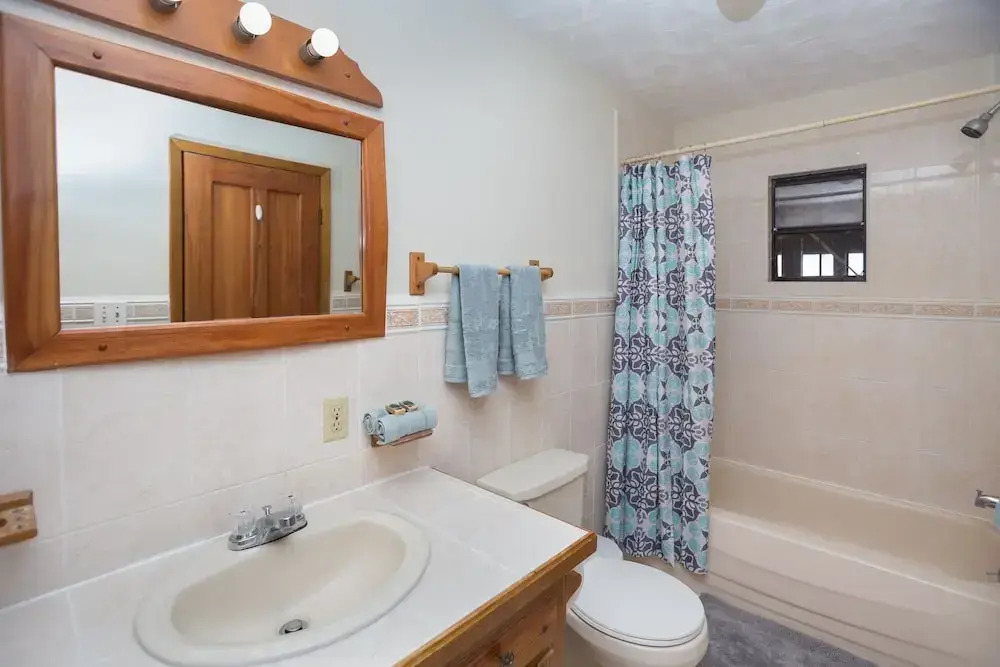 Roatan Ocean View- 2nd Floor 2 Bedroom Apts by RedAwning