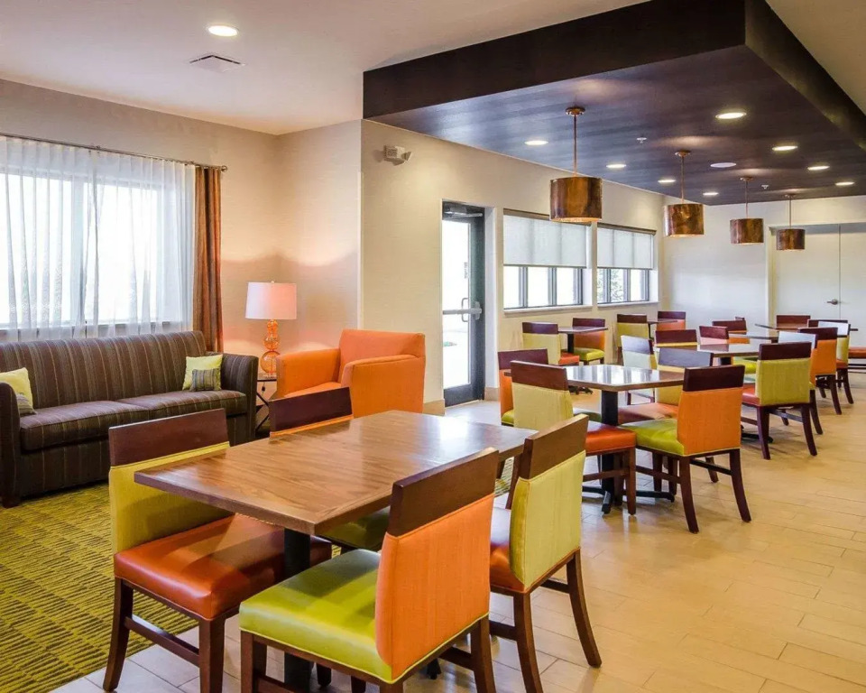 Red Roof Inn & Suites Ferdinand