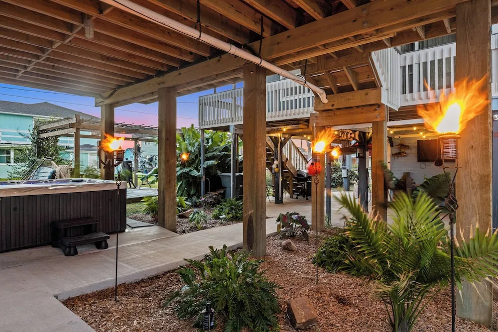 Walk to Sea Isle Beach: Updated Group Getaway!