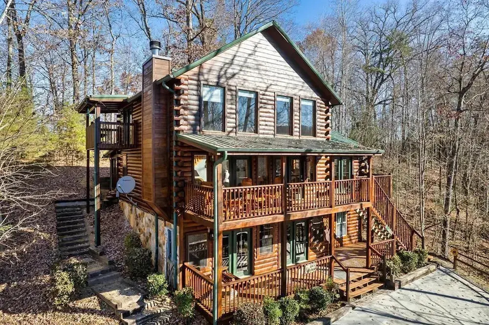 Stunning Cabin w Hot Tub Pool Table Arcades
