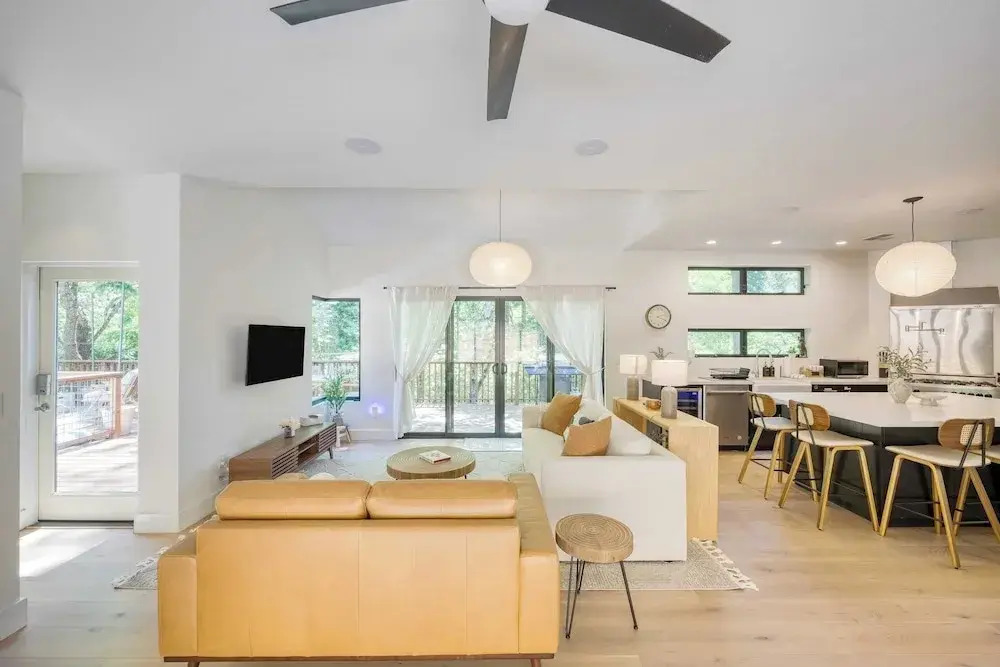Mill Creek by Avantstay Modern Design, Patio, Hot Tub