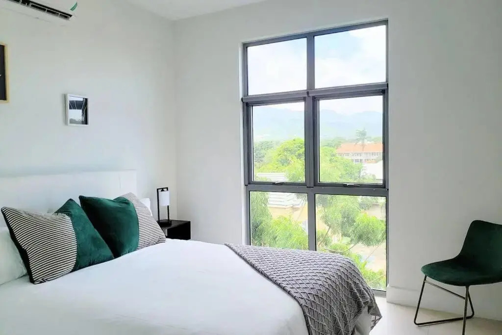 2B/R Parkhurst Paradise with Infinity Edge Rooftop Pool