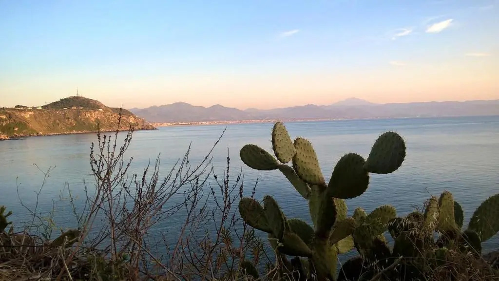 One bedroom appartement at Milazzo 30 m away from the beach with sea view furnished terrace and wifi
