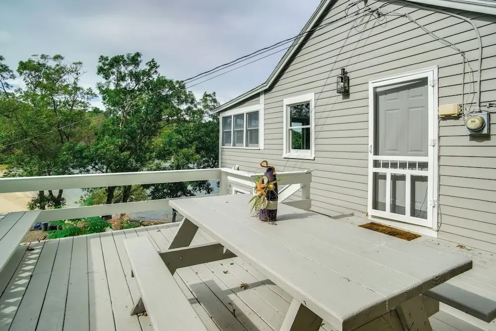 Swim & Fish On-site! Waterfront Cape Cod Cottage