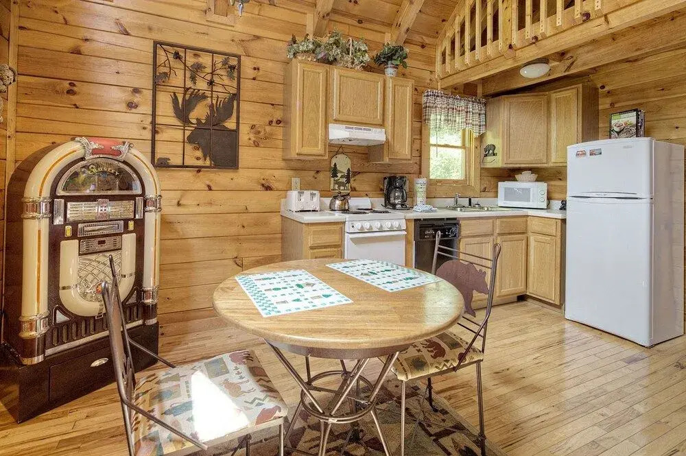 Cupids Hideaway by Heritage Cabin Rentals