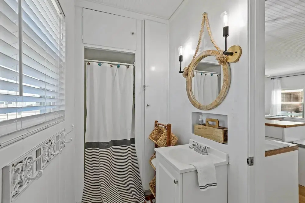 1 Mi to Shore: Bright Jamaica Beach Getaway!