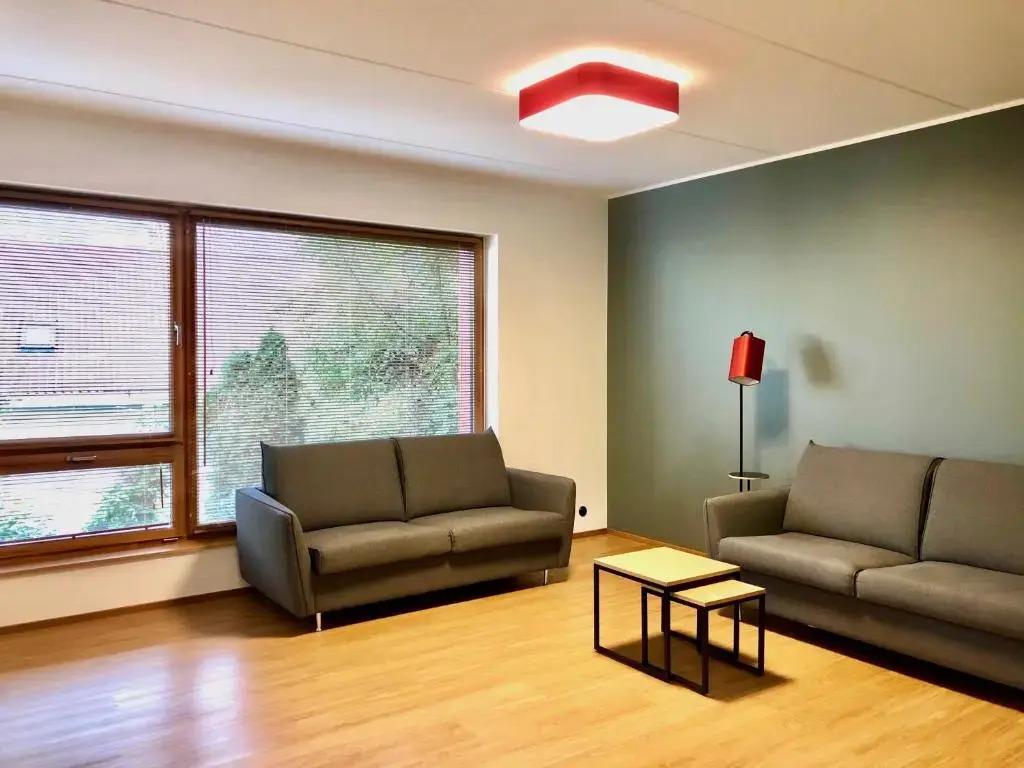 Self-check-in spacious 1 bedroom apartment with free parking