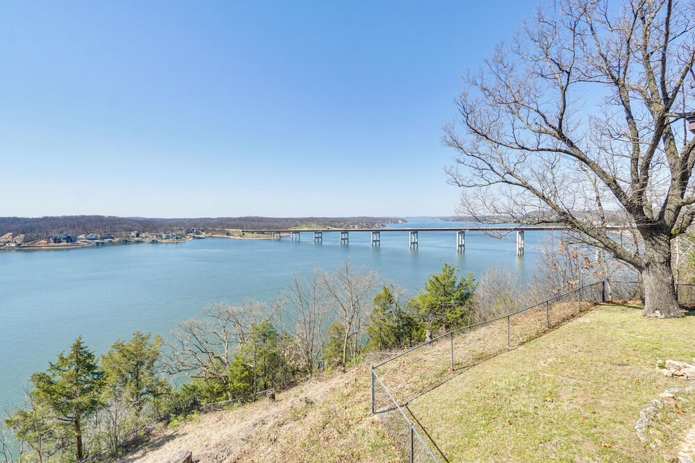 Unit 2: Pool, Lake & View! Studio By Bagnell Strip