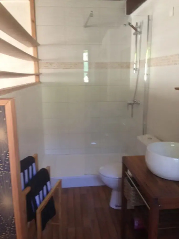Studio romantique jacuzzi ou spa balneo privatif et jardin Au temps des cerises La Ciotat