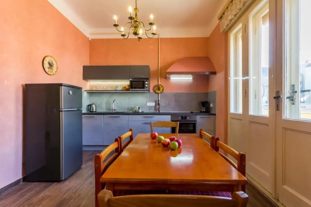 Spacious & Smart Center Apartment