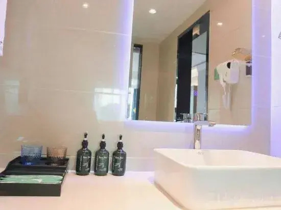 Yahao Garden Hotel (Tangwei Store, Shenzhen International Convention and Exhibition Center)