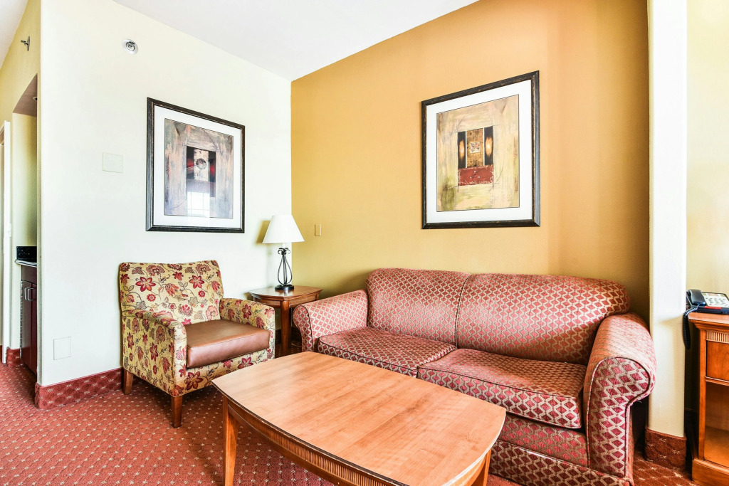 OYO Townhouse Oklahoma City Airport