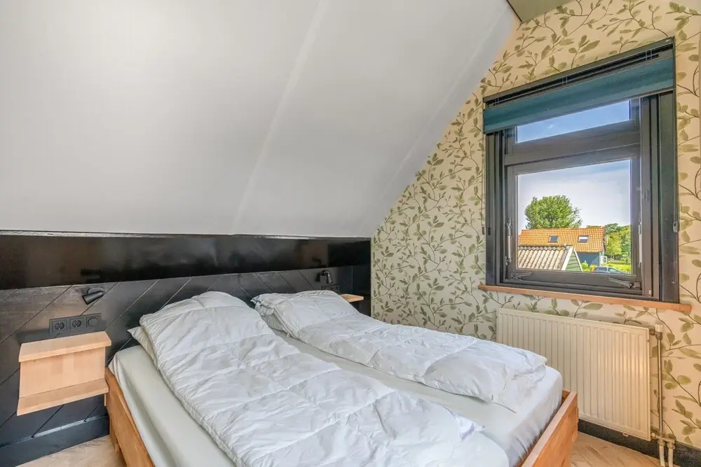 Modern and Attractive 5-person Holiday Home