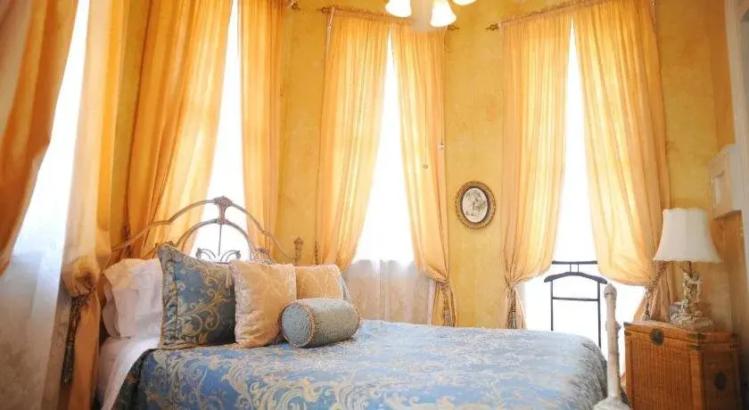 HH Whitney House - A Bed & Breakfast on the Historic Esplanade