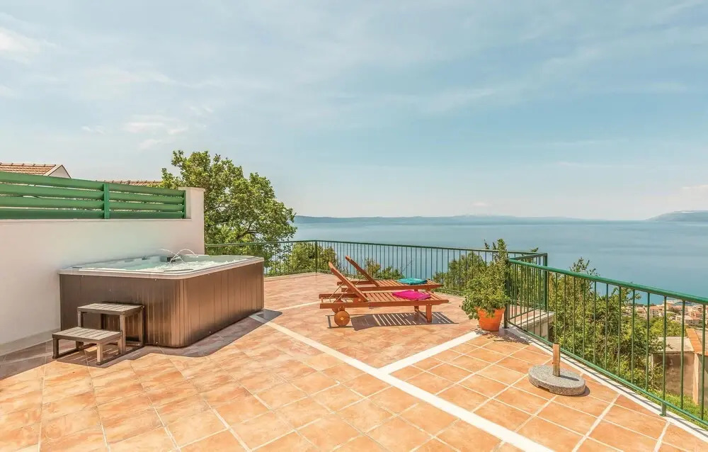 Two-Bedroom Holiday Home In Tucepi