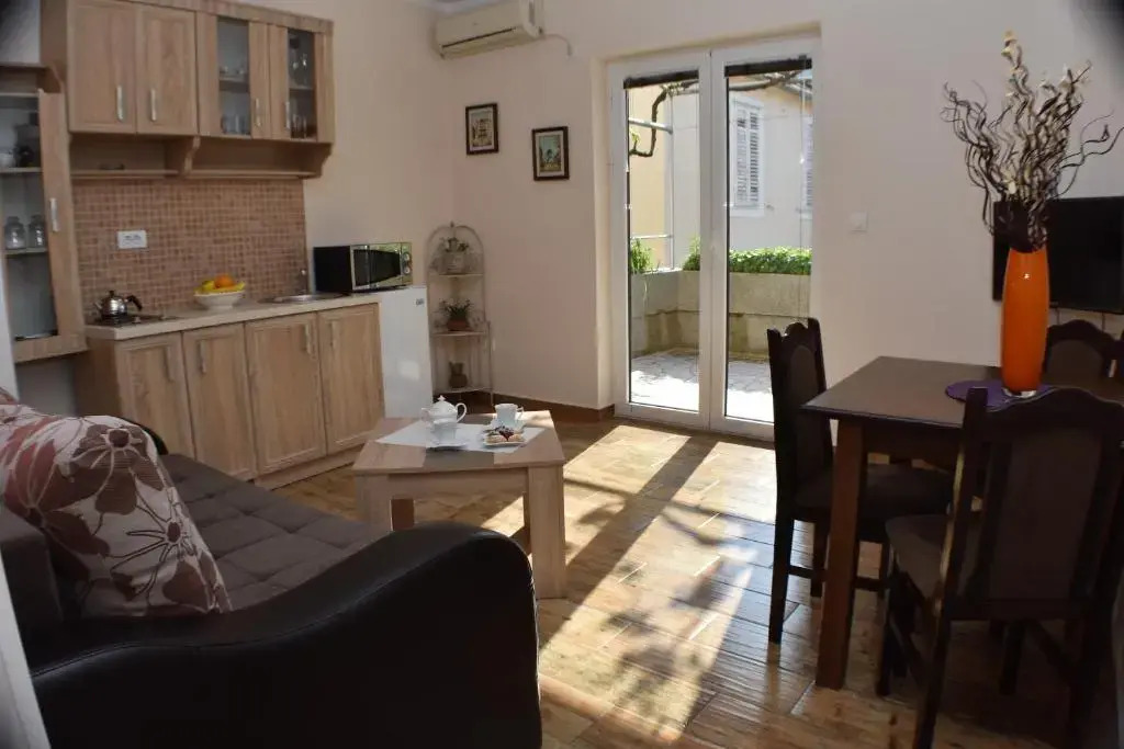Apartments Krsto Dobrisa