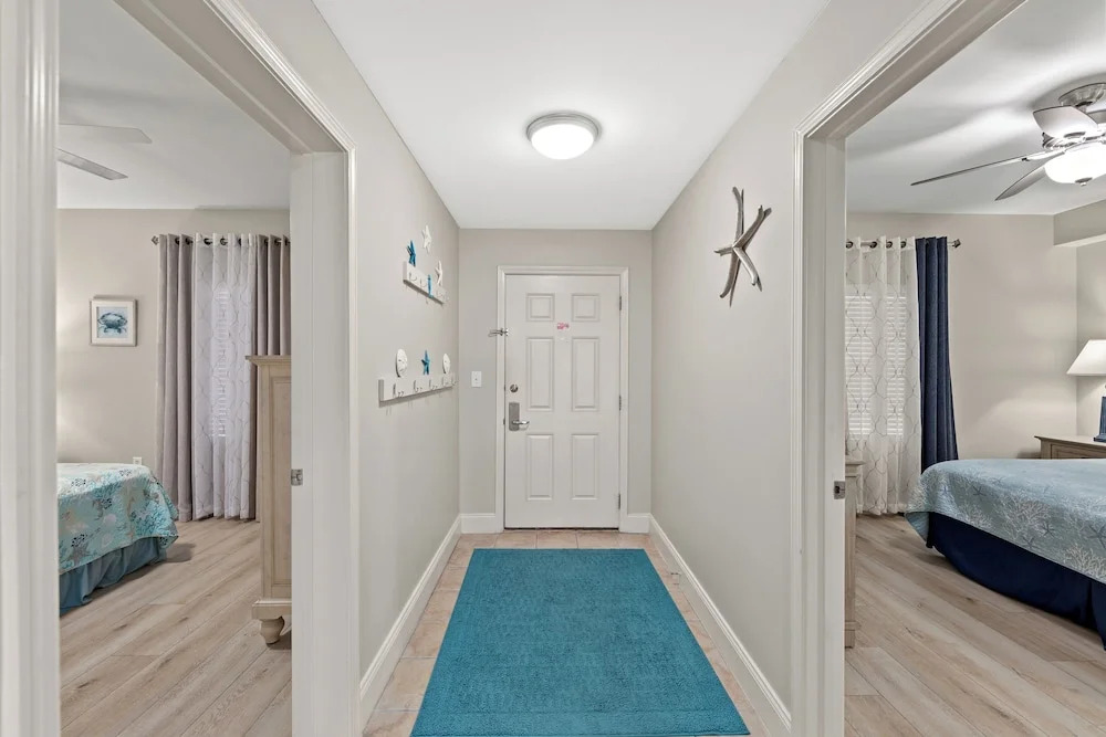 Laketown Wharf 1233 - Anchors Away