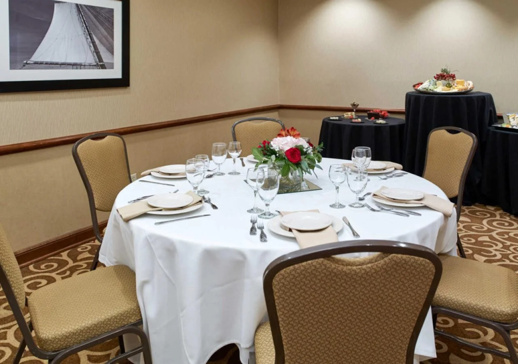 Clarion Hotel Portland Airport ME