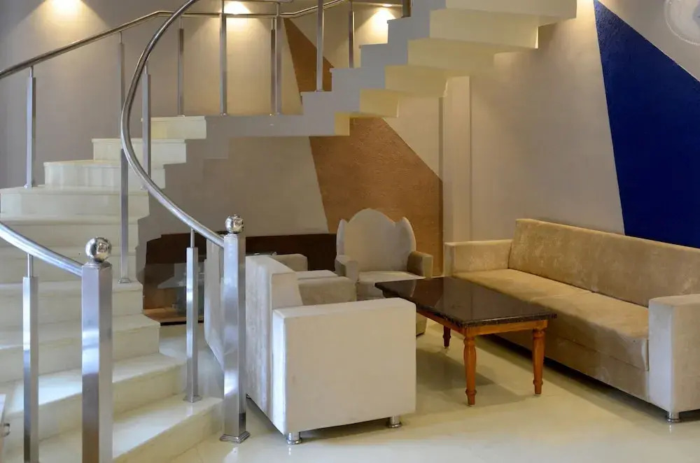OYO 7044 Hotel Megha