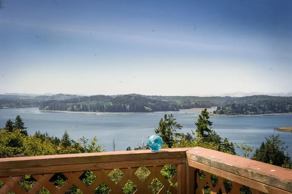 Bay View Retreat for 21 Guests 5 Br home by RedAwning