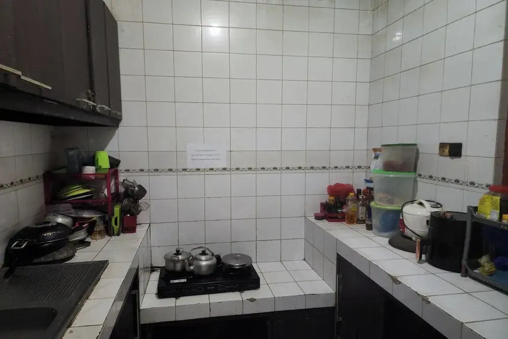 OYO Life 93979 Gubeng Homestay Syariah